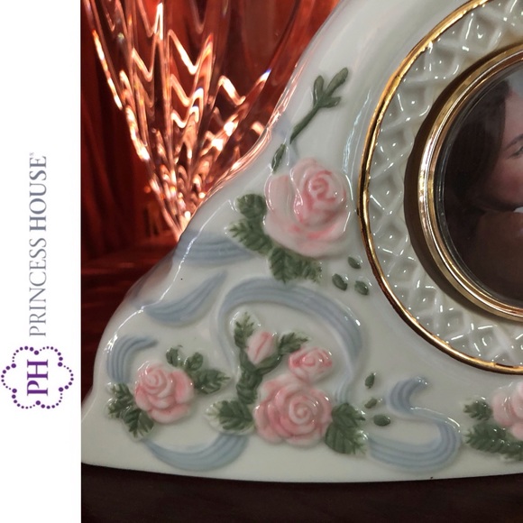 NEW - Vintage Princess House ”Rose Garland" Porcelain Picture Holder - Picture 6 of 8